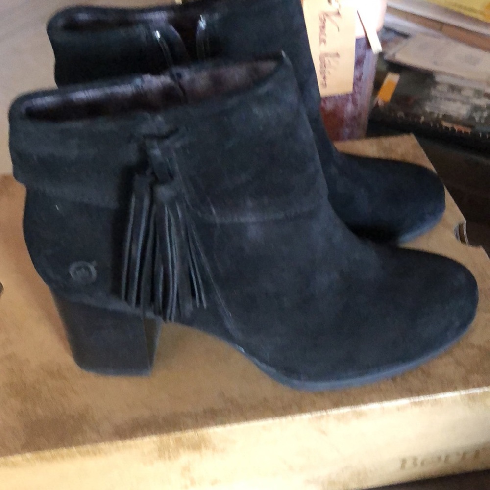 Born black suede size 9 ankle boot